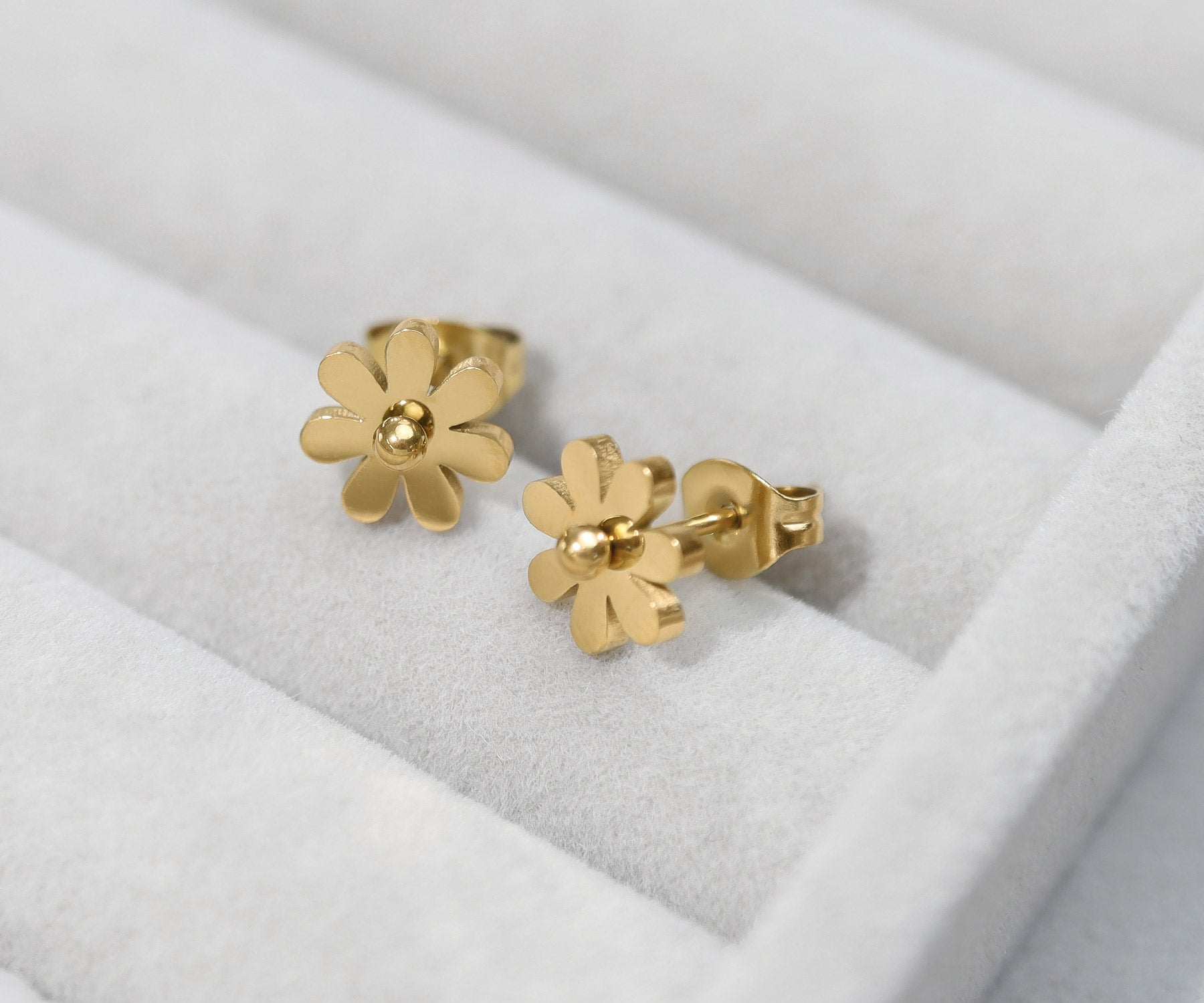 Paccaral 赤いお花モチーフ ピアス 赤い彼岸花のピアス/イヤリング 受注制作 ピアス（フック