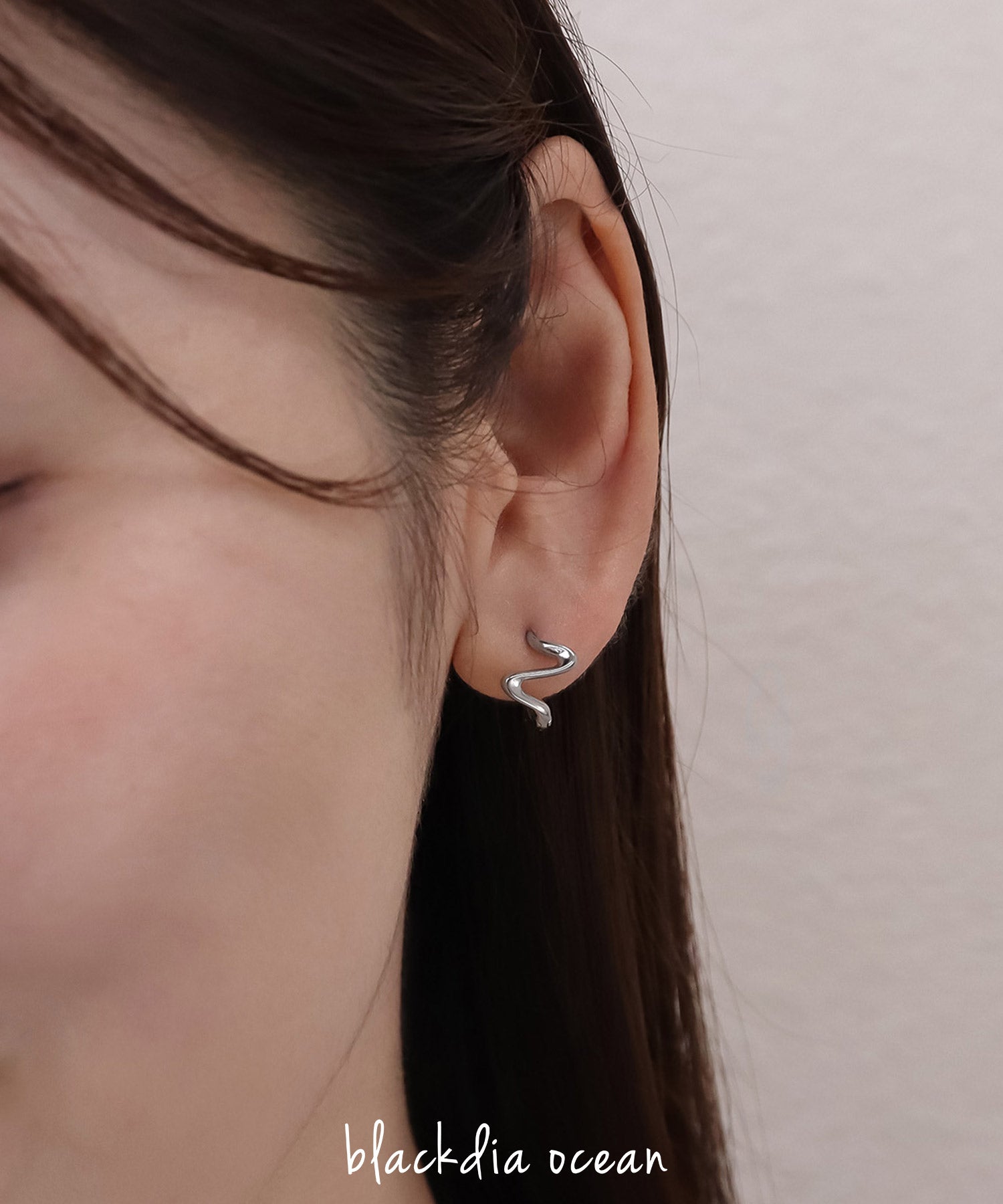 blackdia ocean ニュアンスウェーブフープピアス