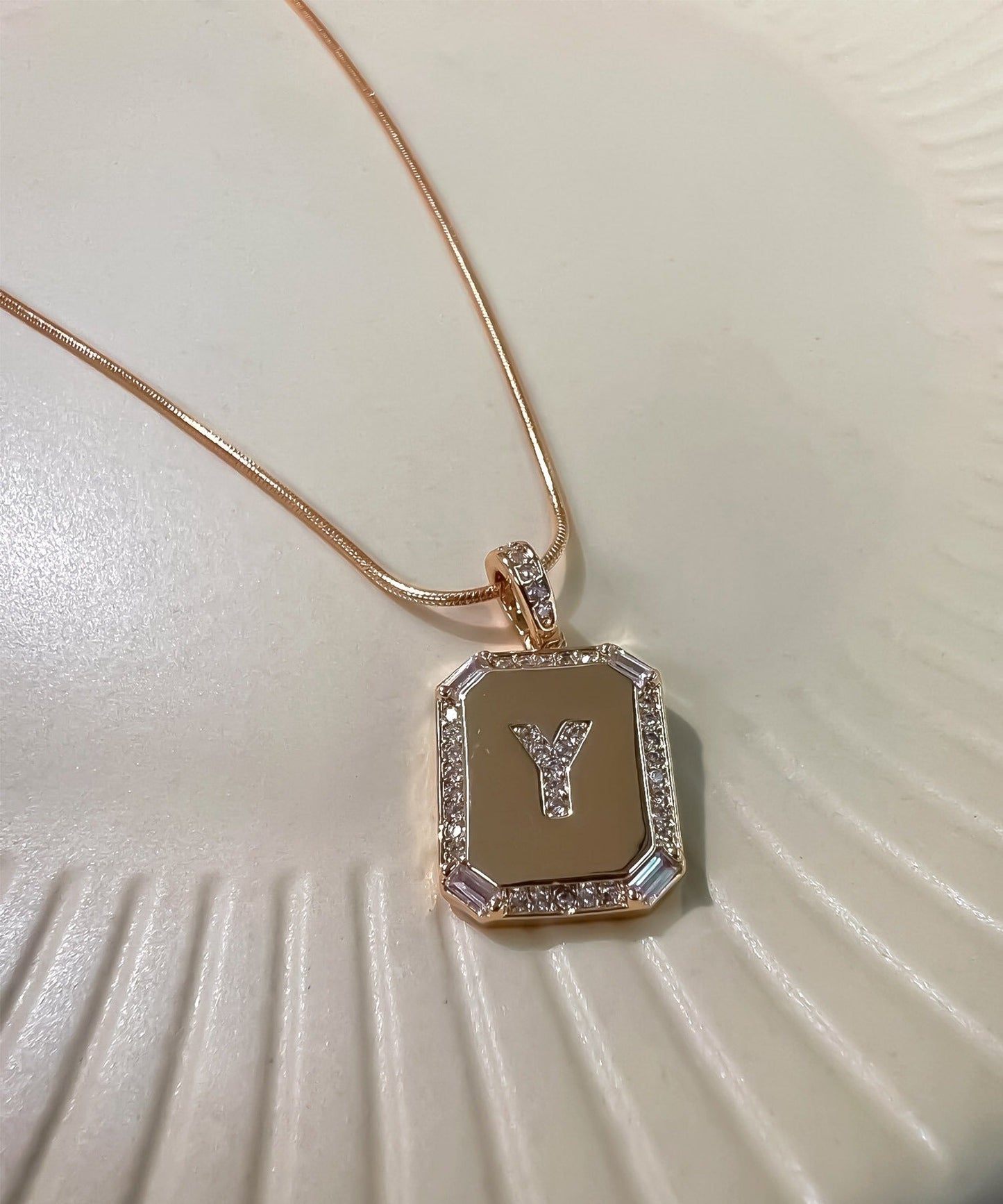 blackdia ocean ジルコニアイニシャルネックレス