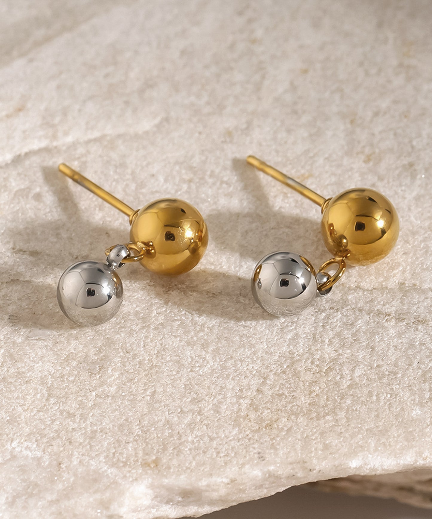 blackdia ocean バイカラー スウィングボールピアス